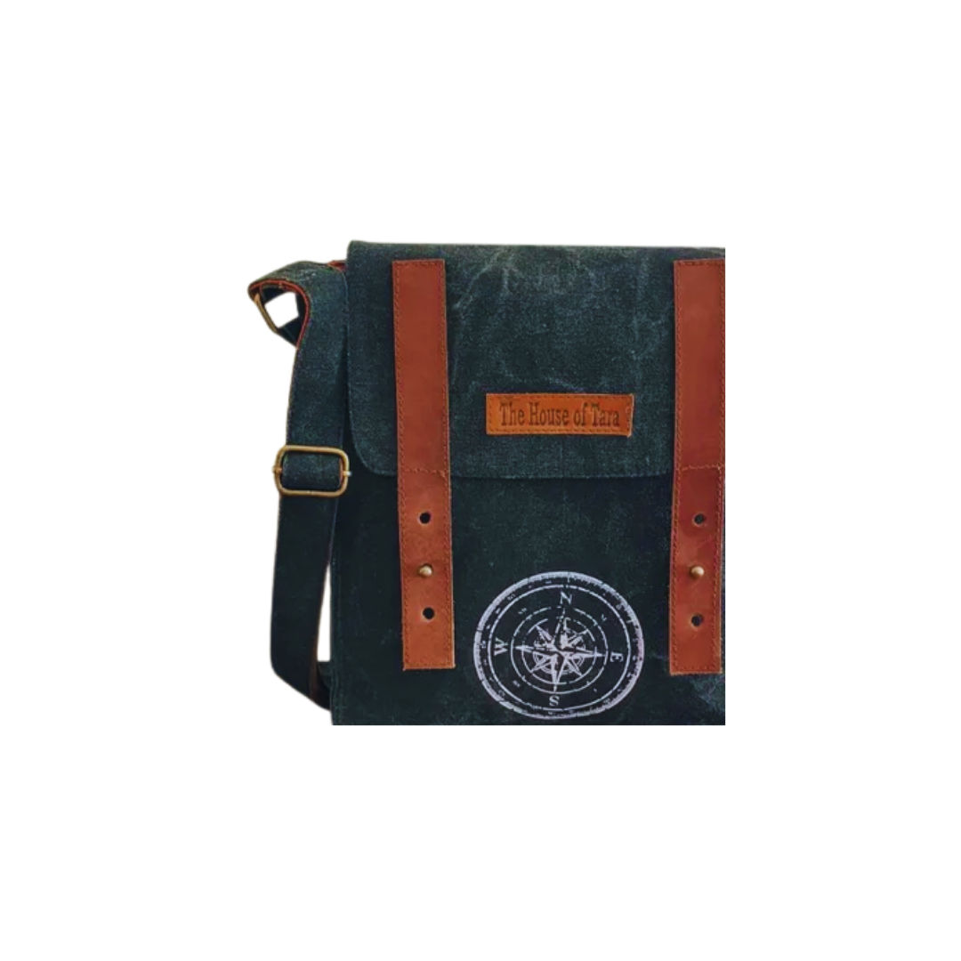 Black Unisex Compact Messenger Bag for Everyday Use 188